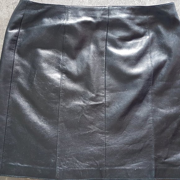 Danier Black Italian Leather Wrap Vintage Mini Skirt - Picture 2 of 9